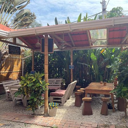 Esperanto Bed & Breakfast Surf Hostel Montañita Dış mekan fotoğraf