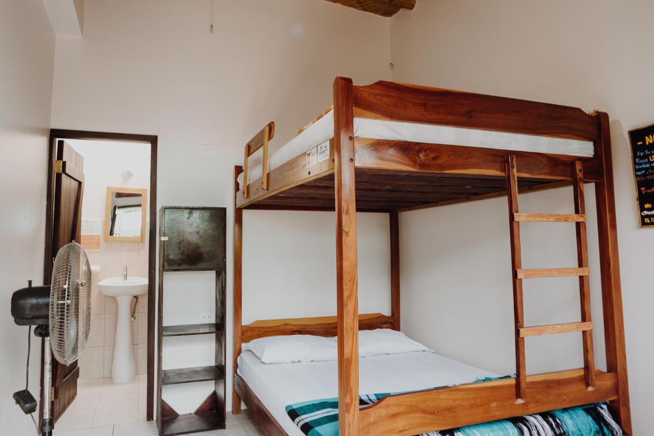 Esperanto Bed & Breakfast Surf Hostel Montañita Dış mekan fotoğraf