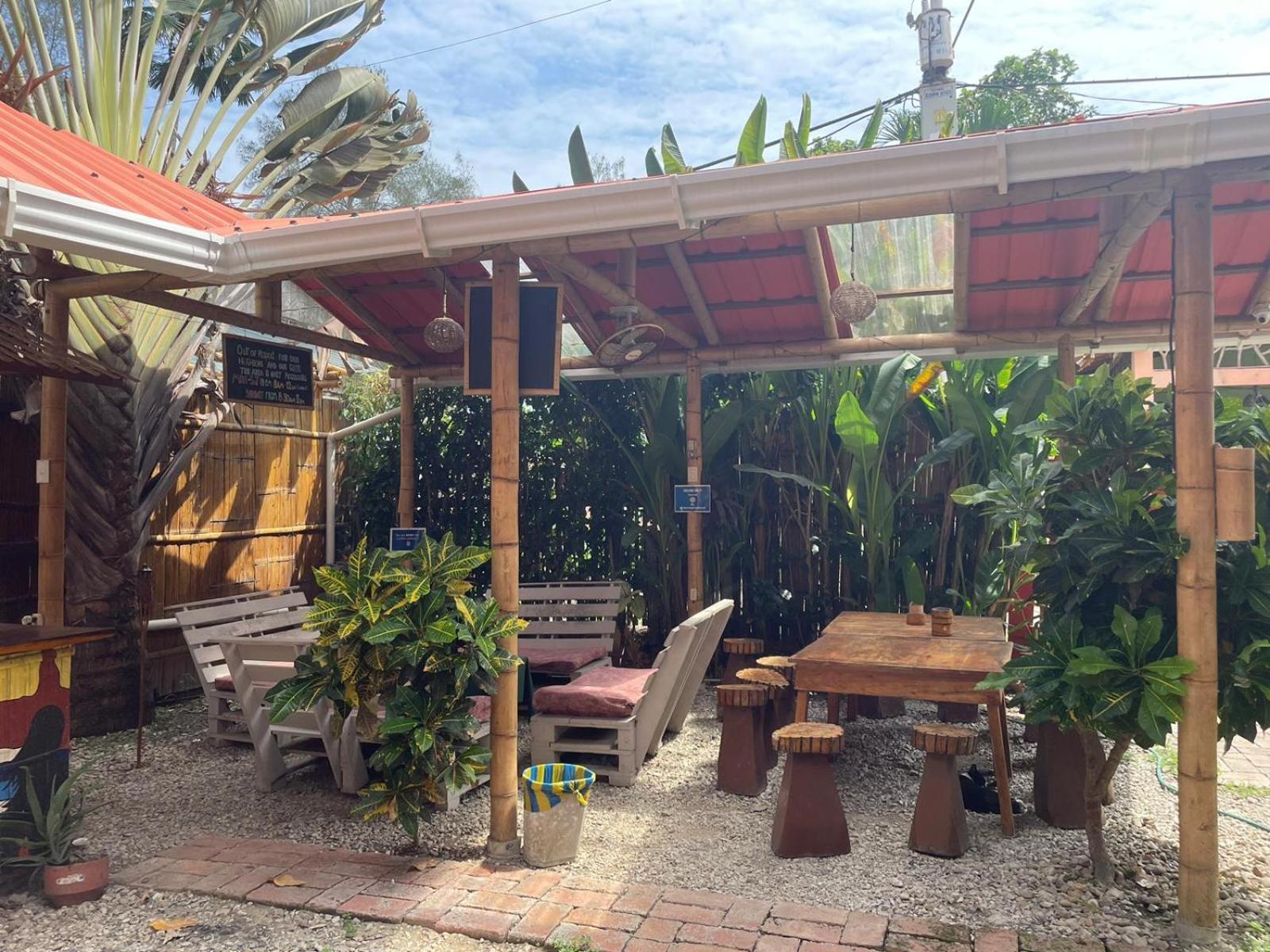 Esperanto Bed & Breakfast Surf Hostel Montañita Dış mekan fotoğraf