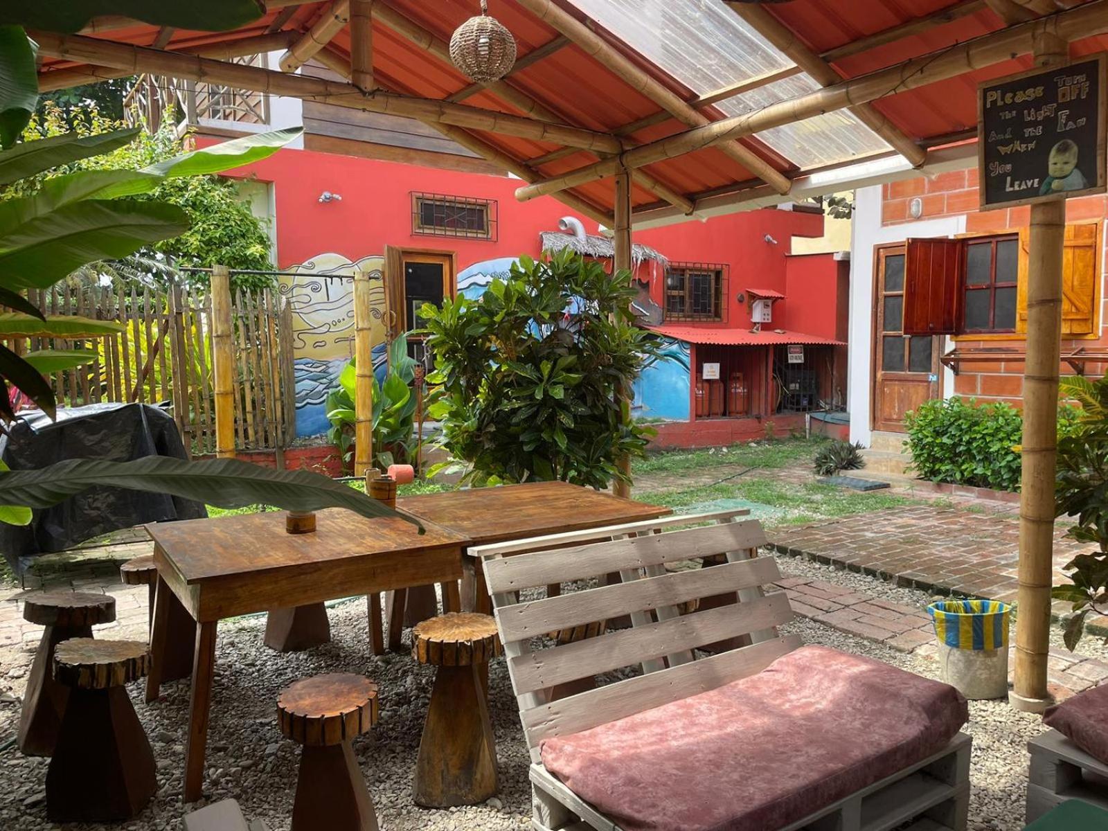 Esperanto Bed & Breakfast Surf Hostel Montañita Dış mekan fotoğraf